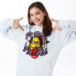 Patata rock cartoon con chitarra elettrica e scritta Porca Patata su felpa bianca streetwear