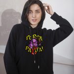 Felpa nera con patata rock cartoon, stampa colorata e design divertente streetwear